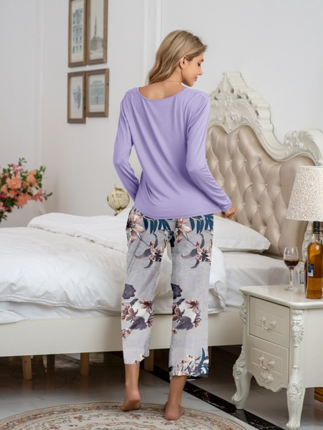 Conjunto lounge de top con cuello redondo y pantalón estampado