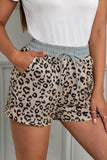 Shorts con cordón en la cintura y bolsillos con estampado de leopardo