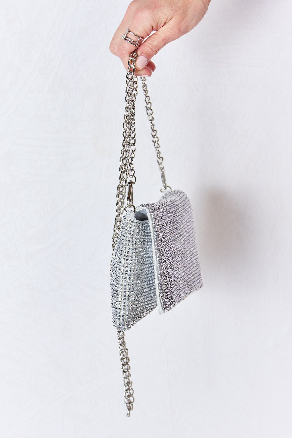 Bolso bandolera con strass y eslabones de Forever