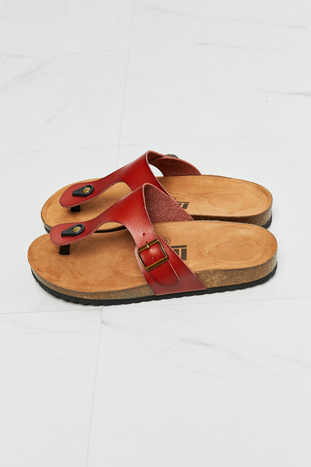 Chanclas con tira en T en rojo Drift Away de MMShoes