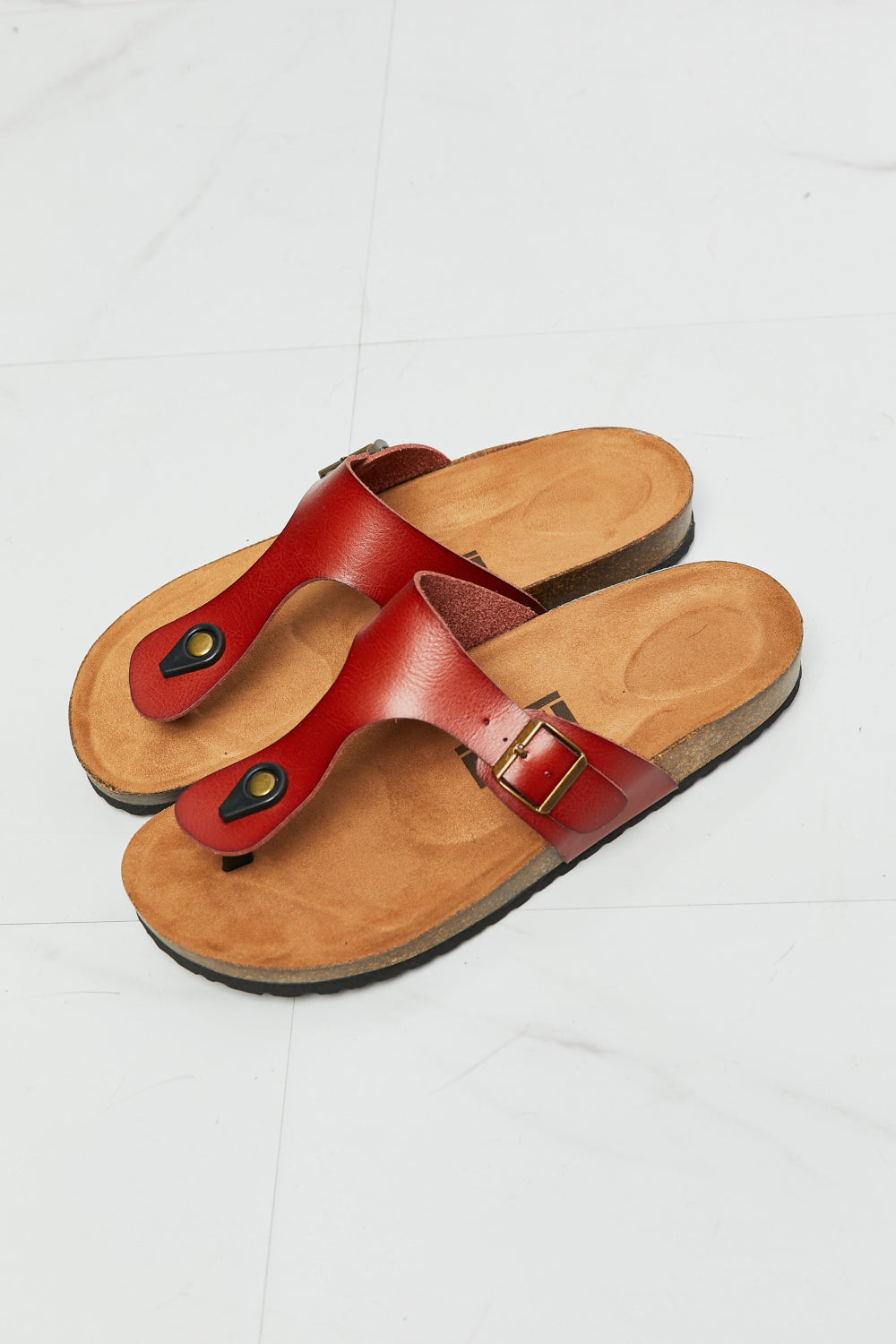 Chanclas con tira en T en rojo Drift Away de MMShoes