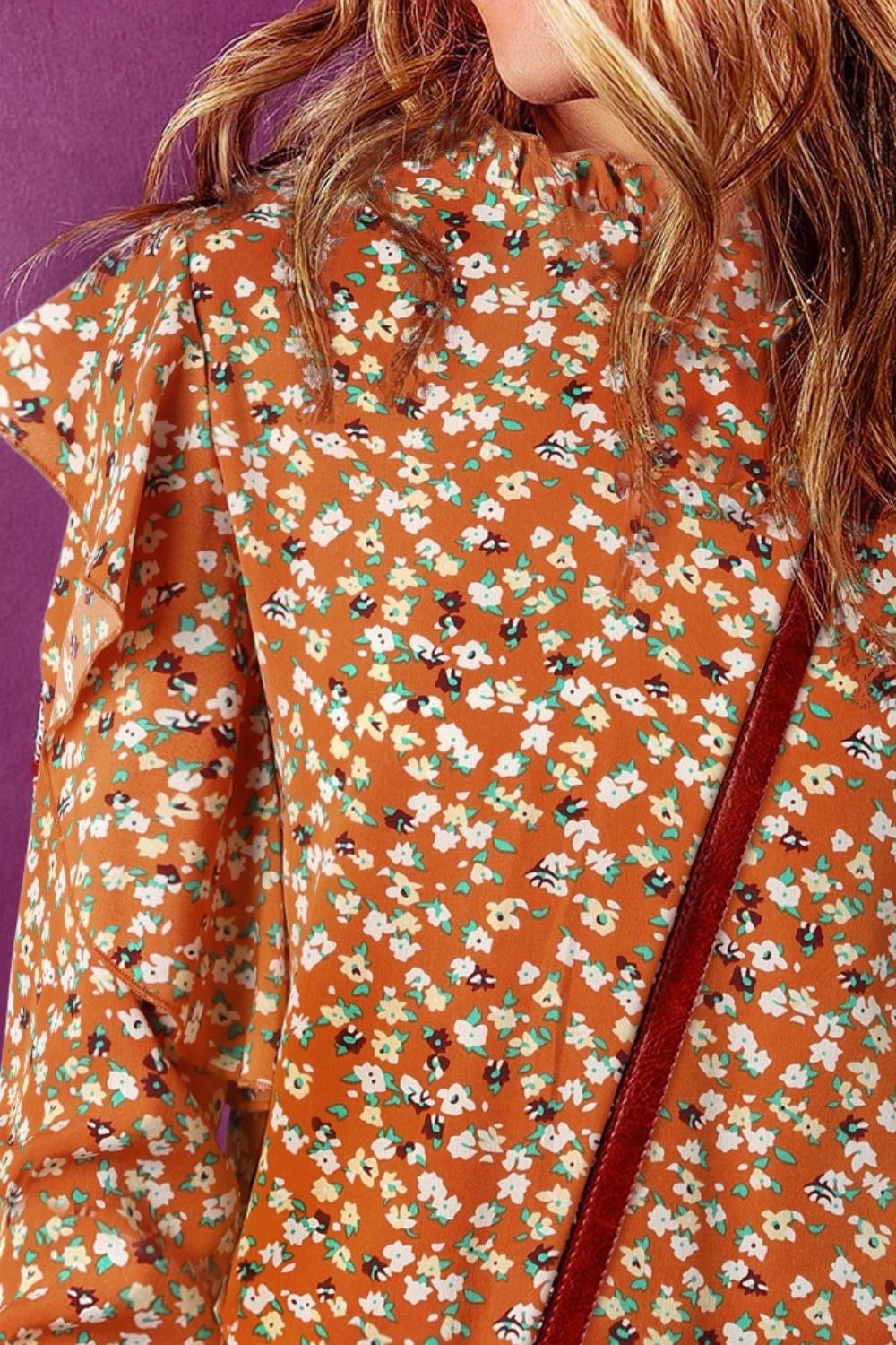 Blusa floral de manga larga con volantes