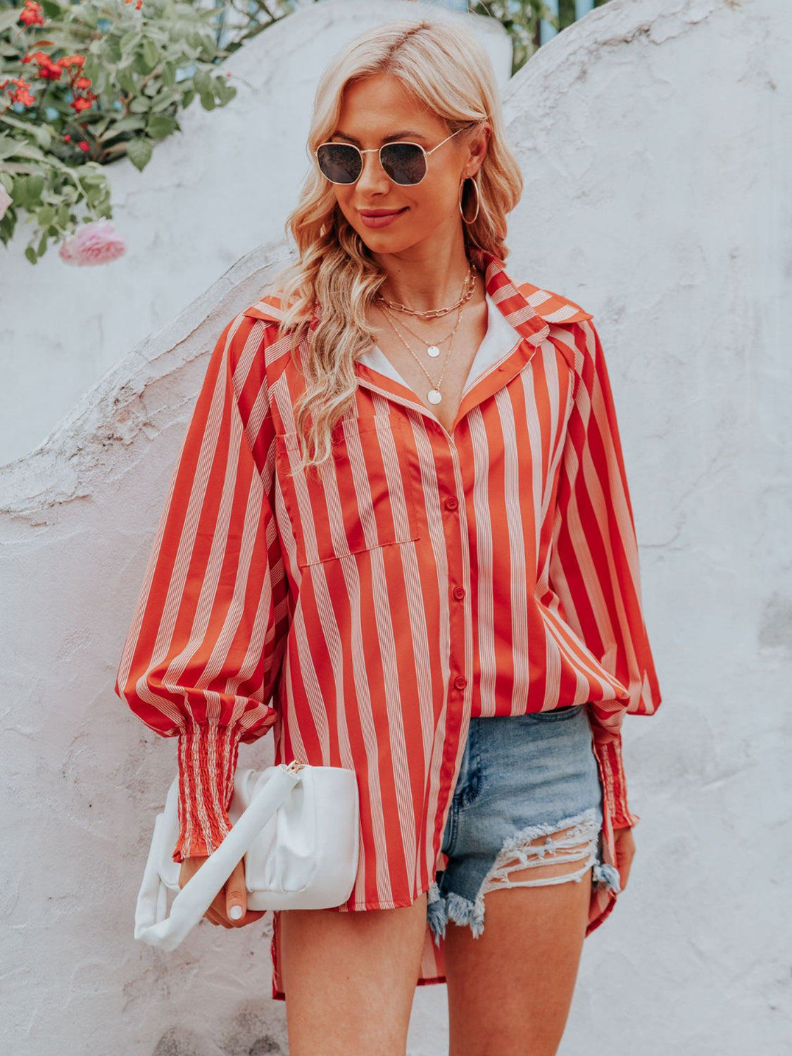 Camisa con manga farol y cuello con cuello a rayas